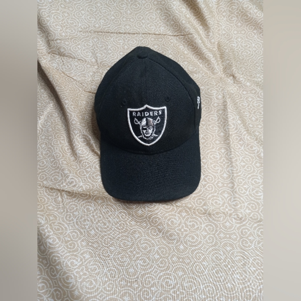 Adjustable raider hat